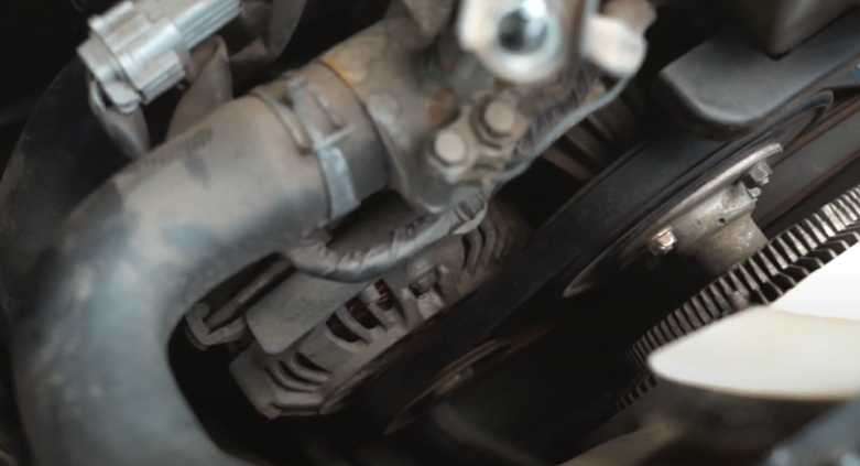 photo-Bruit de moteur sur votre voiture : causes, diagnostics et solutions