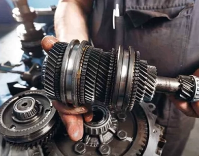 Entretien boîte de vitesse manuelle : le guide complet pour préserver votre transmission