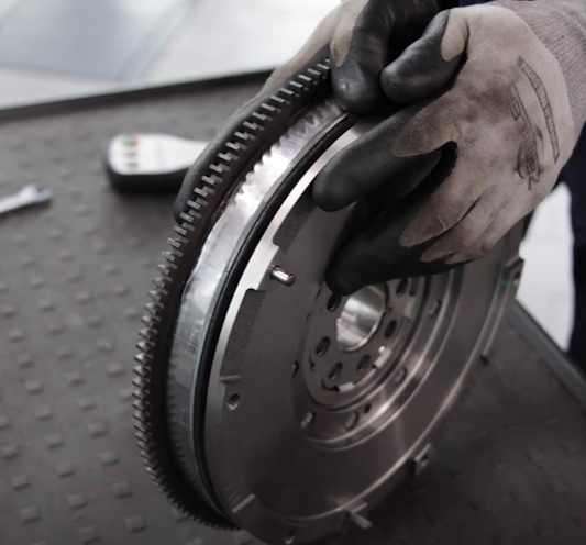 photo-Peut-on mettre un volant moteur d'occasion ? Conseils et astuces !